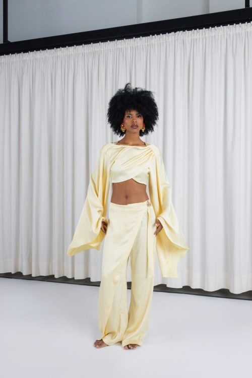 Alternative view of Myrina top wide sleeves ABSTRACTO